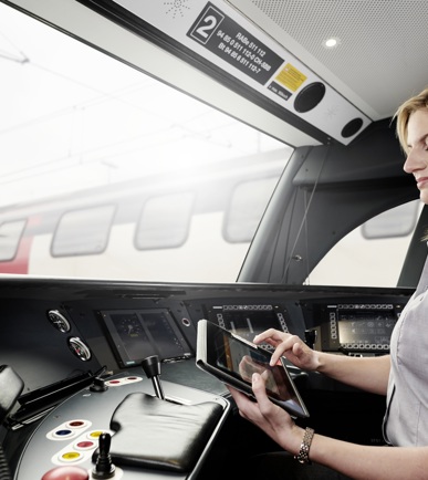 SBB Lokführerin im Cockpit - auch für sie sind die BAR Verhandlungen relevant